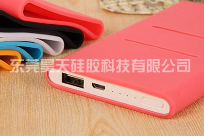 萬(wàn)眾一心，移動(dòng)電源硅膠套如期出貨