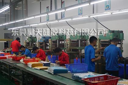 這單硅膠手機(jī)套考驗(yàn)我們的生產(chǎn)效率