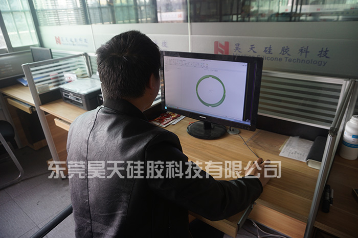 硅膠套生產(chǎn)廠家_硅膠充電帖